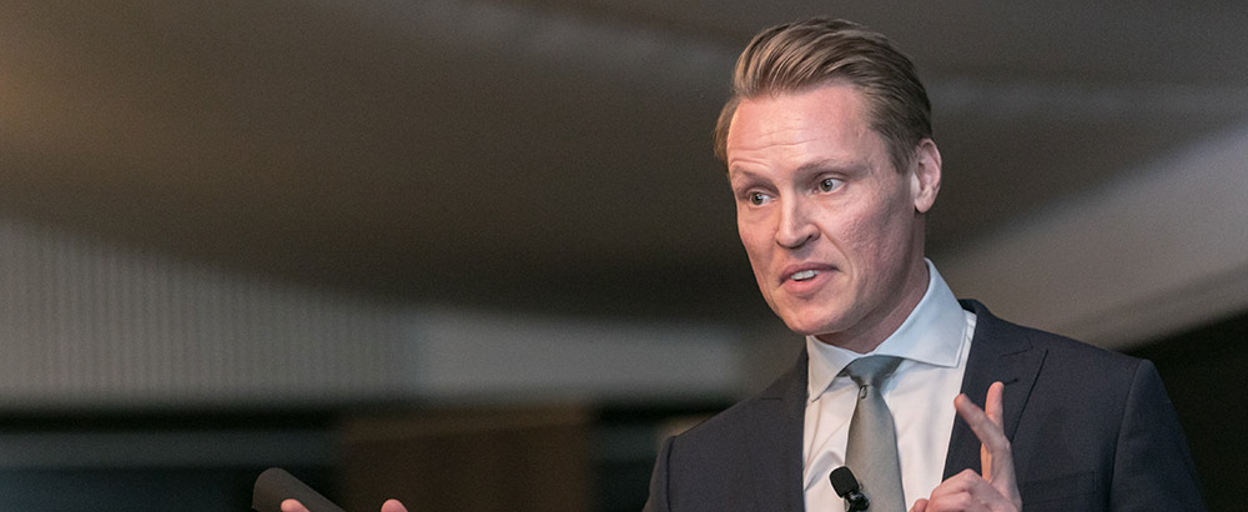Auctioneer during an auctioneering competition