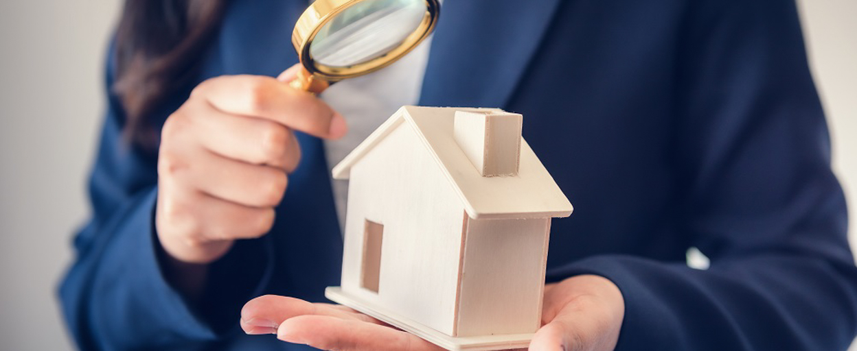 Woman inspecting model house with microscope|Condition report|Condition report|Condition report|Condition report